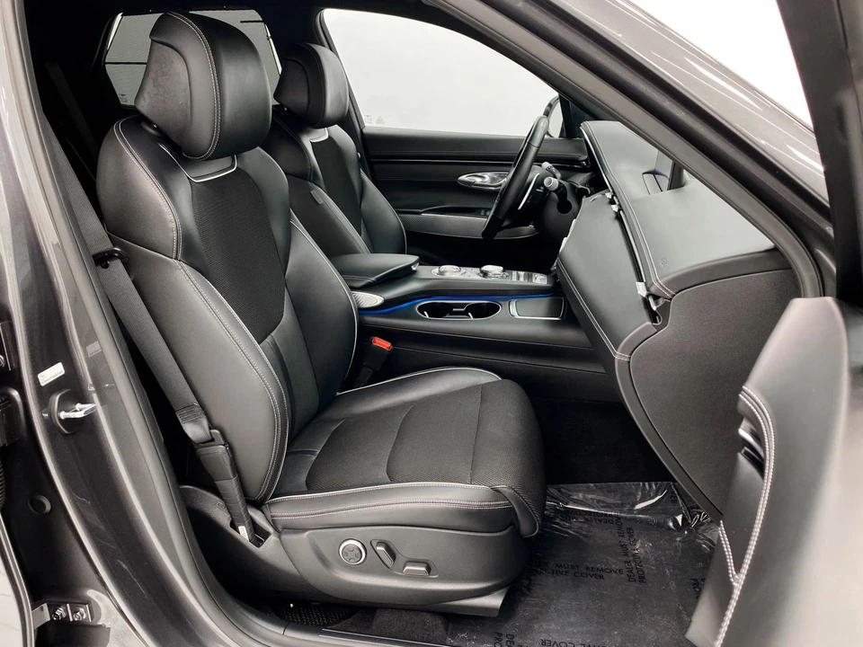 2023 Genesis GV70 - Image 16 of 21