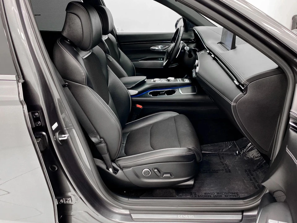 2023 Genesis GV70 - Image 14 of 21