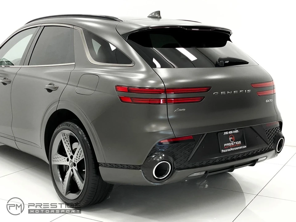 2023 Genesis GV70 - Image 10 of 12
