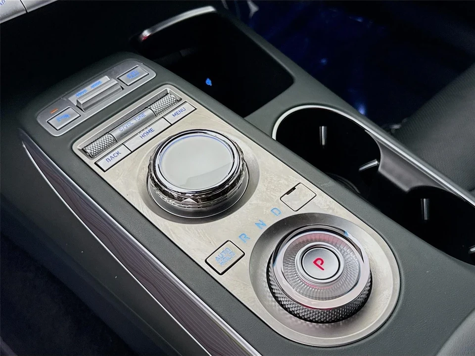 2023 Genesis GV70 - Image 17 of 21