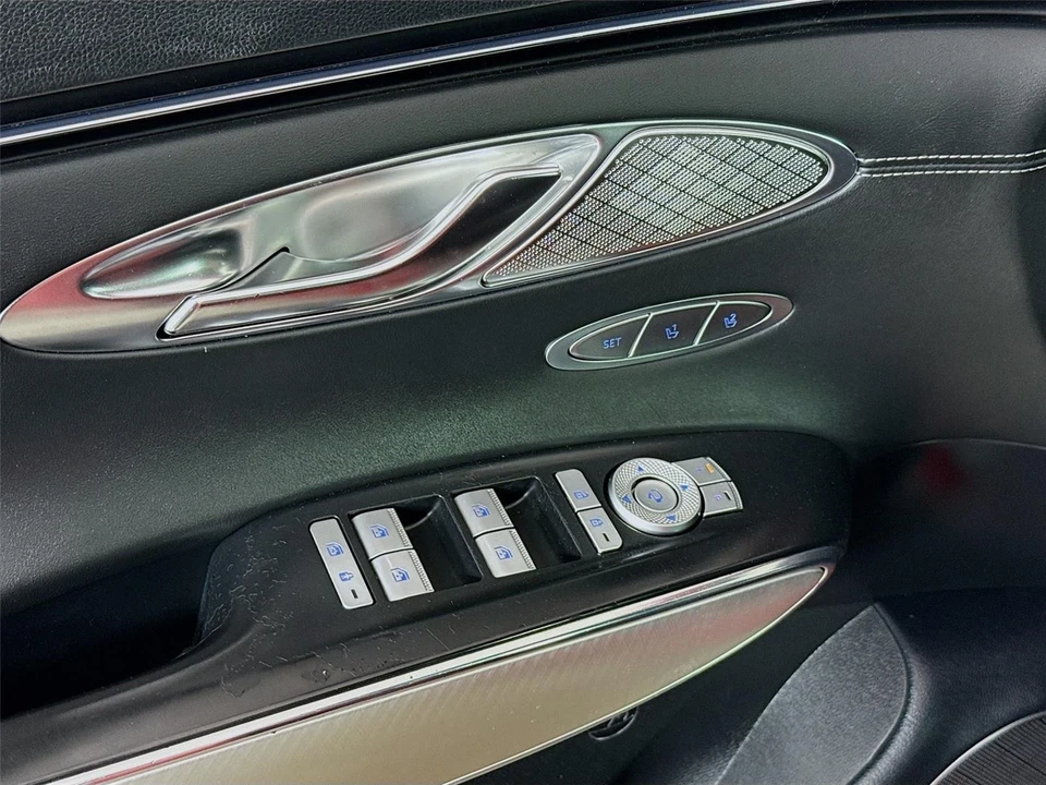 2023 Genesis GV70 - Image 18 of 21