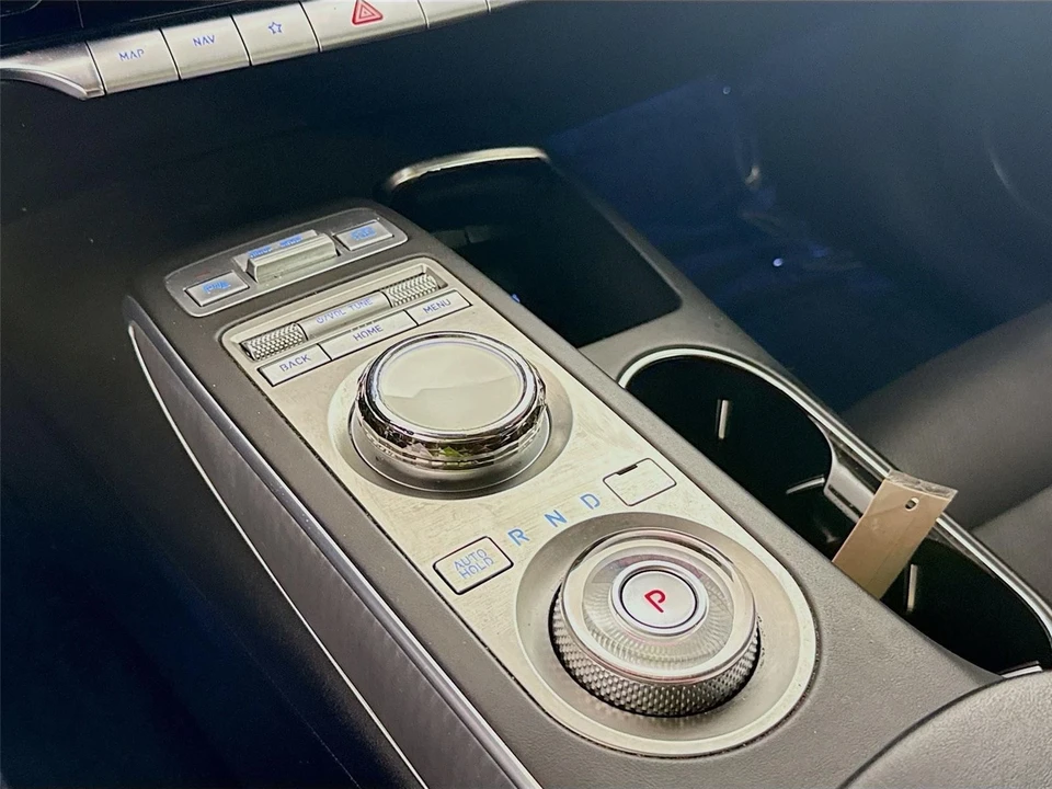 2023 Genesis GV70 - Image 17 of 21