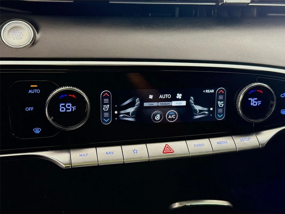 2023 Genesis GV70 - Image 16 of 21
