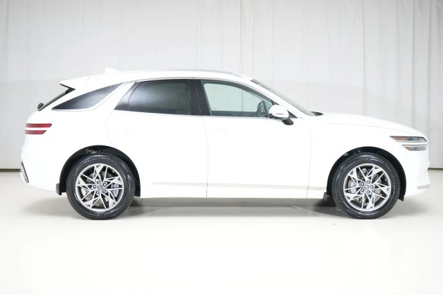 2023 Genesis GV70 - Image 14 of 21