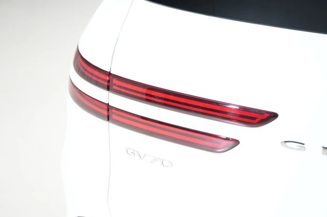 2023 Genesis GV70 - Image 21 of 21