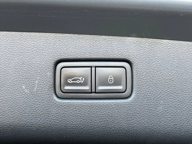 2023 Genesis GV70 - Image 16 of 21
