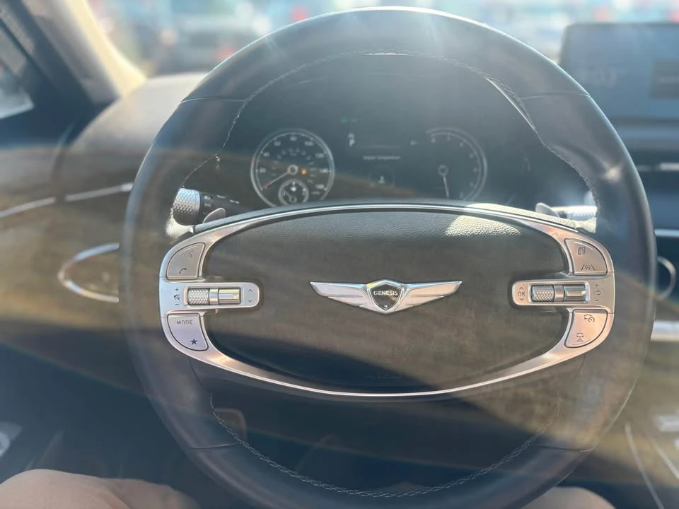 2023 Genesis GV70 - Image 11 of 17