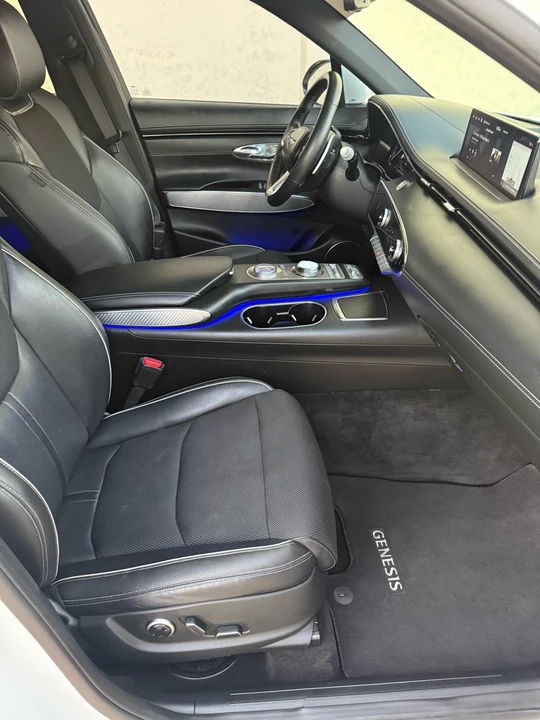 2023 Genesis GV70 - Image 16 of 21
