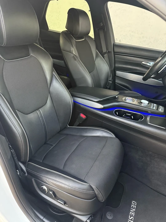 2023 Genesis GV70 - Image 14 of 21