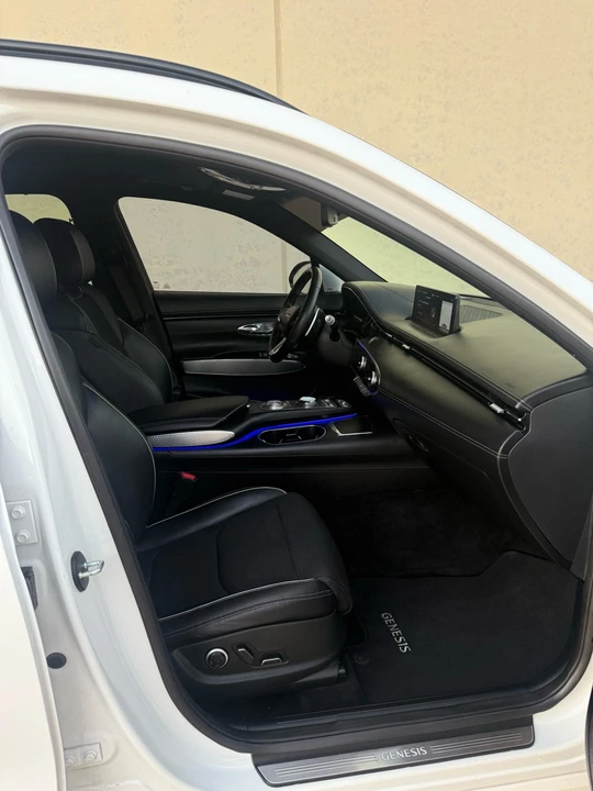 2023 Genesis GV70 - Image 13 of 21