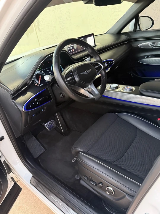 2023 Genesis GV70 - Image 18 of 21