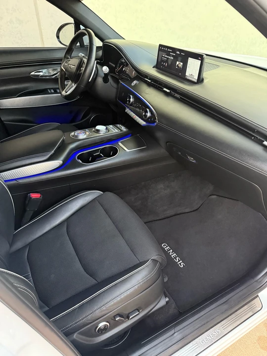 2023 Genesis GV70 - Image 16 of 21