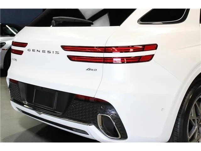 2023 Genesis GV70 - Image 14 of 21