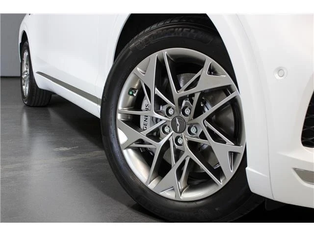 2023 Genesis GV70 - Image 16 of 21