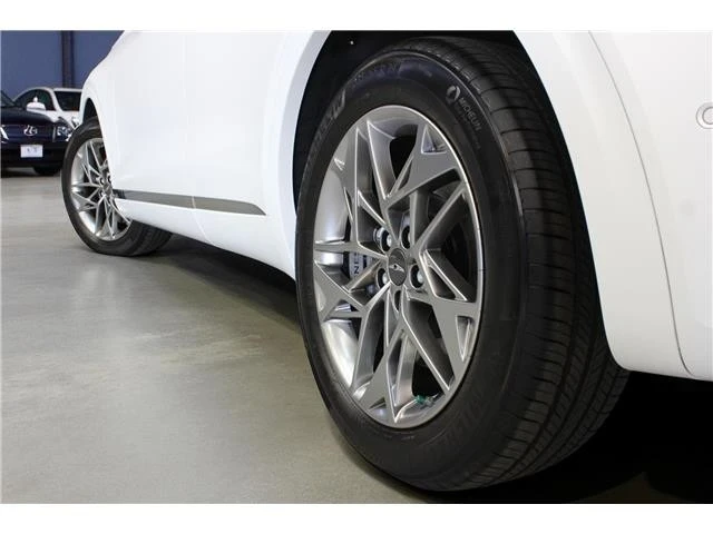 2023 Genesis GV70 - Image 17 of 21