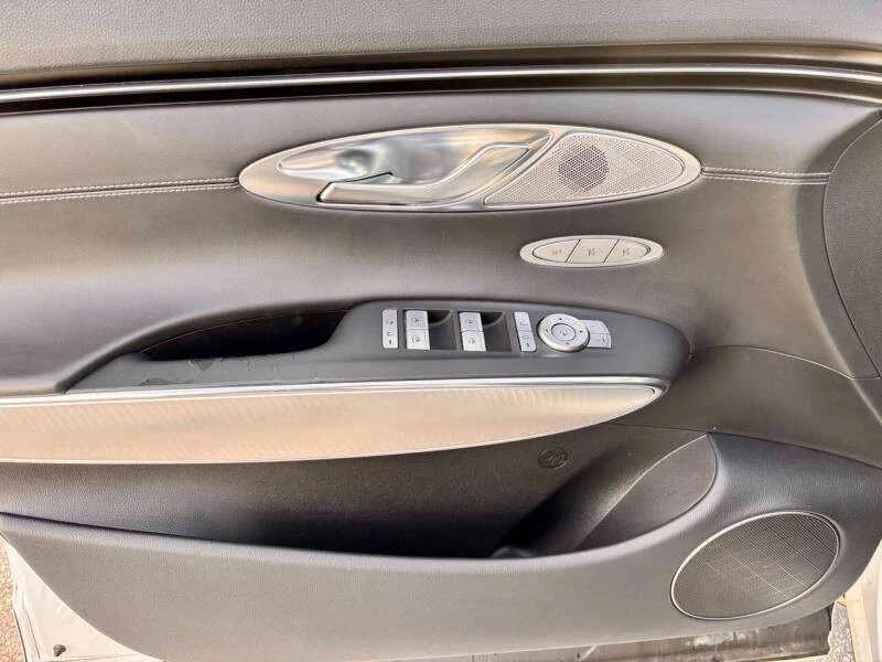 2023 Genesis GV70 - Image 11 of 21