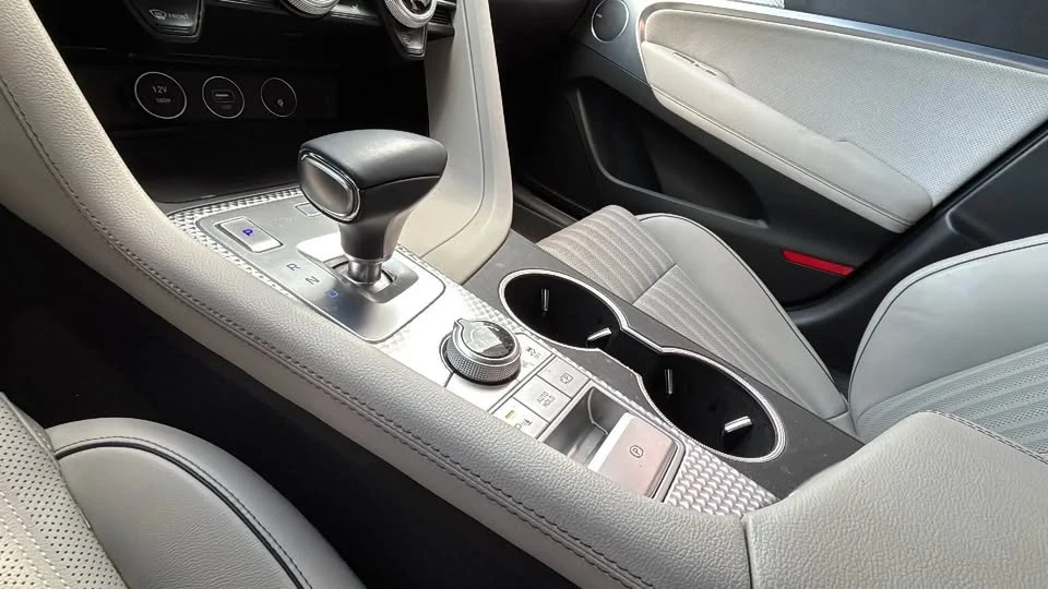 2023 Genesis G70 - Image 12 of 18
