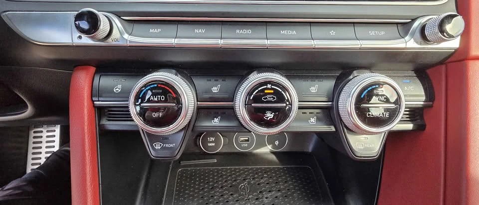 2023 Genesis G70 - Image 8 of 11