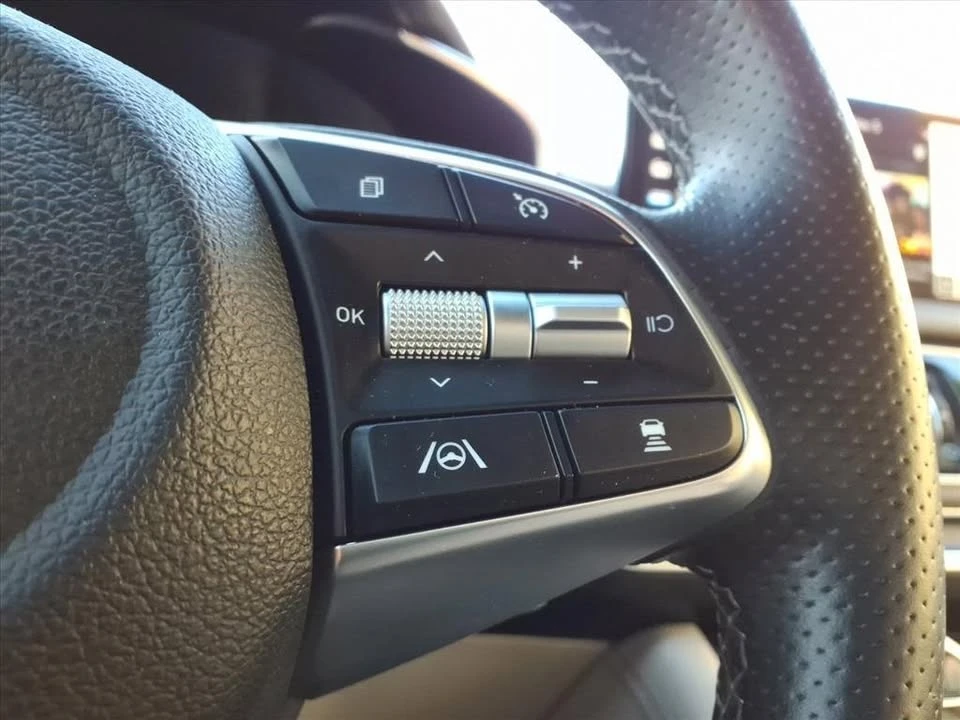 2023 Genesis G70 - Image 10 of 16