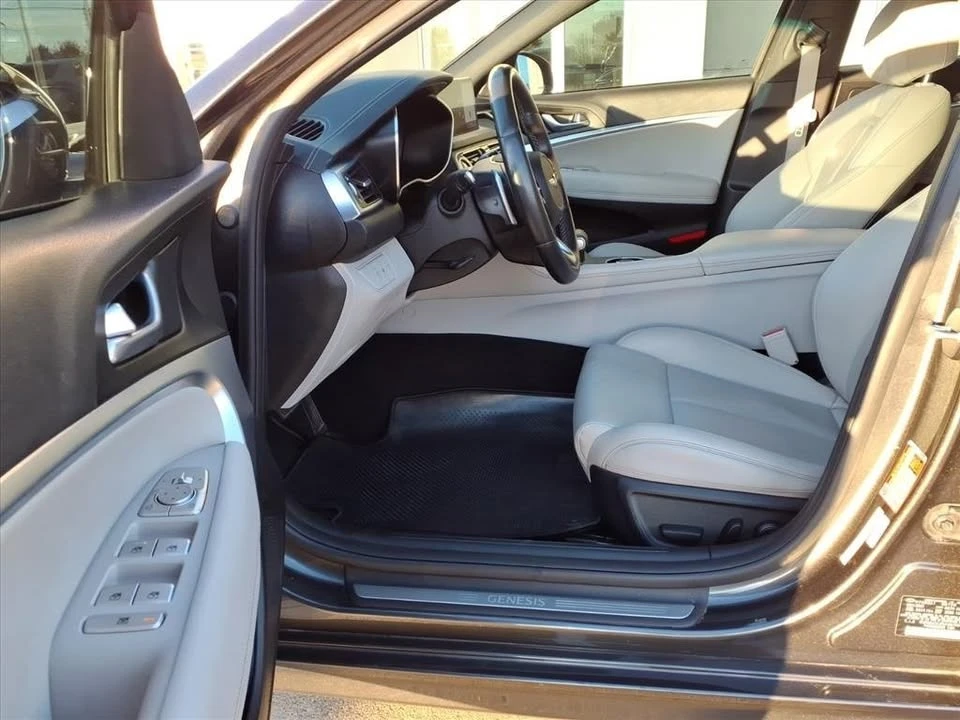 2023 Genesis G70 - Image 3 of 16