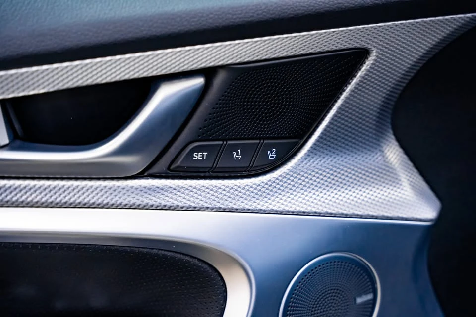 2023 Genesis G70 - Image 17 of 20