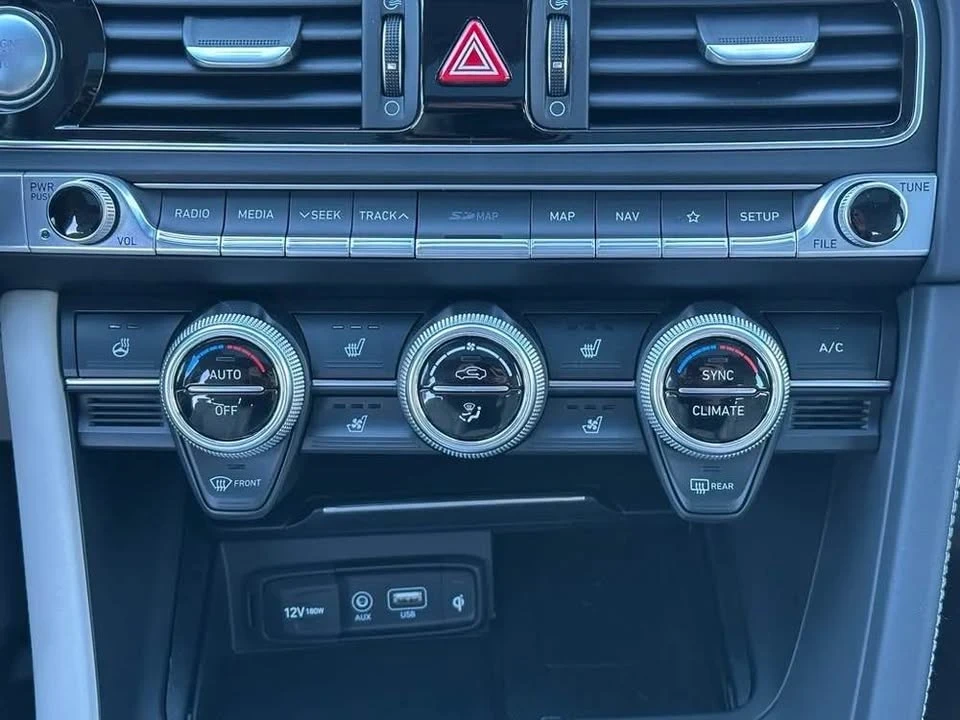2023 Genesis G70 - Image 9 of 10