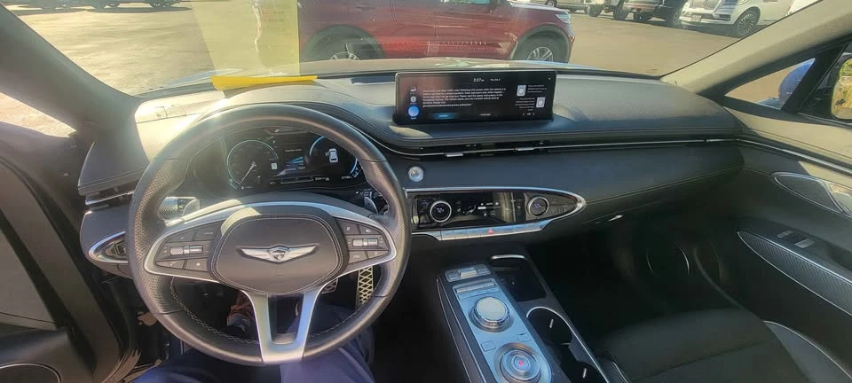 2023 Genesis GV70 - Image 6 of 7