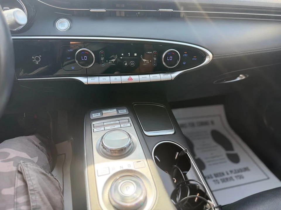 2023 Genesis GV70 - Image 15 of 18