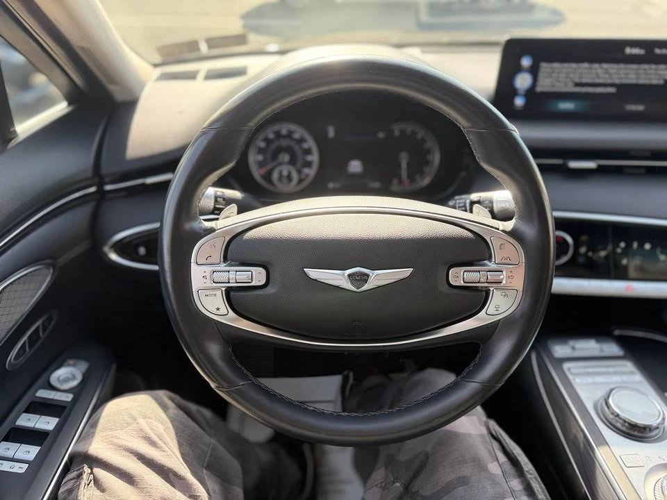 2023 Genesis GV70 - Image 13 of 18