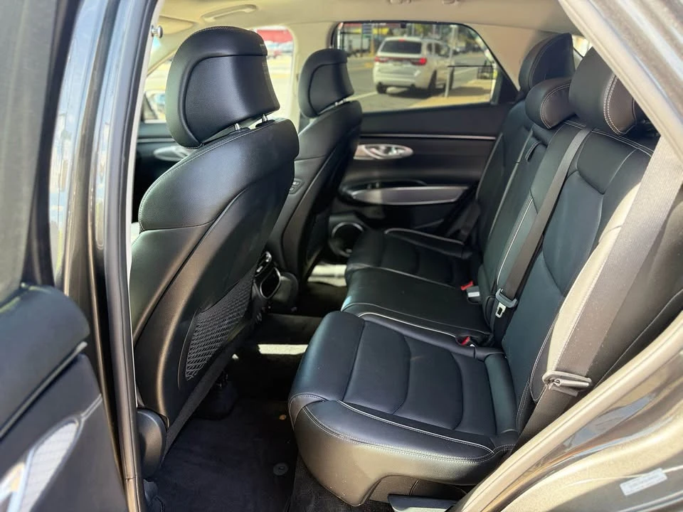 2023 Genesis GV70 - Image 17 of 18