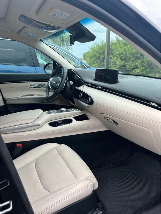 2023 Genesis GV70 - Image 2 of 4