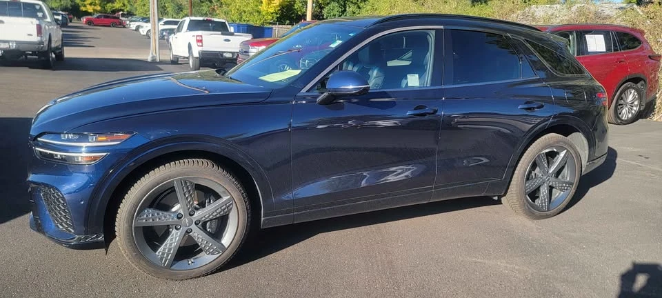 2023 Genesis GV70 - Image 2 of 7