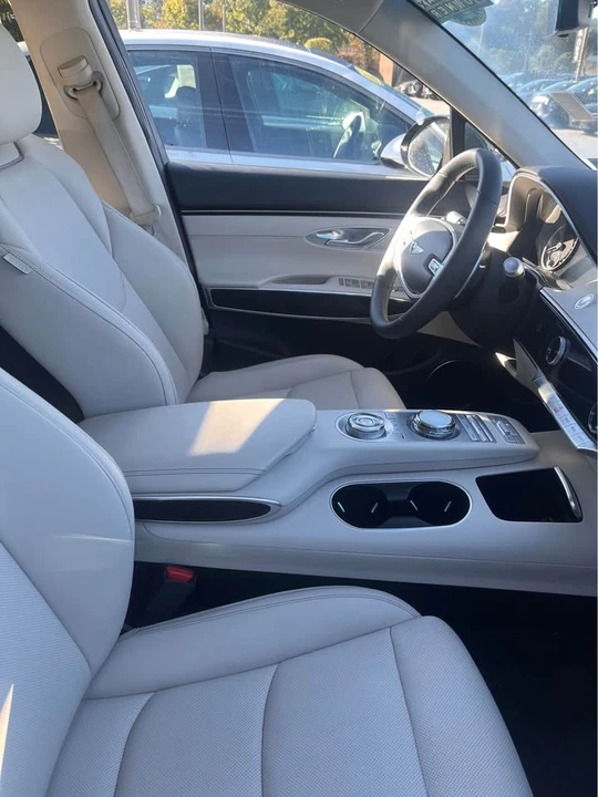 2023 Genesis GV70 - Image 5 of 6