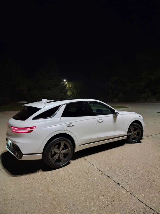 2023 Genesis GV70 - Image 4 of 10