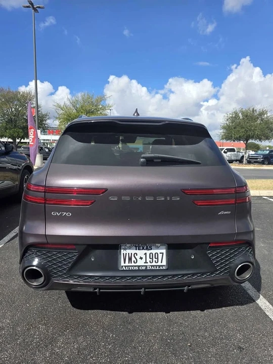 2023 Genesis GV70 - Image 2 of 10