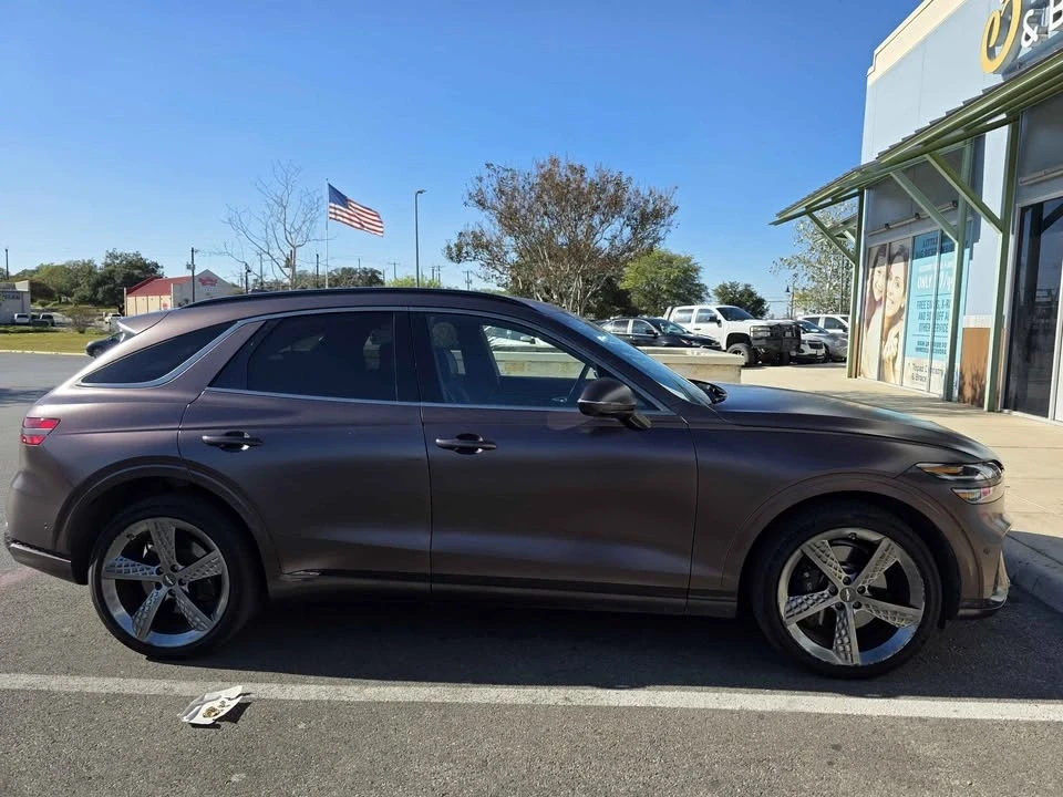 2023 Genesis GV70 - Image 9 of 10