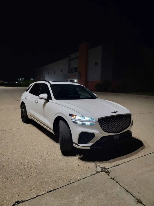 2023 Genesis GV70 - Image 2 of 10