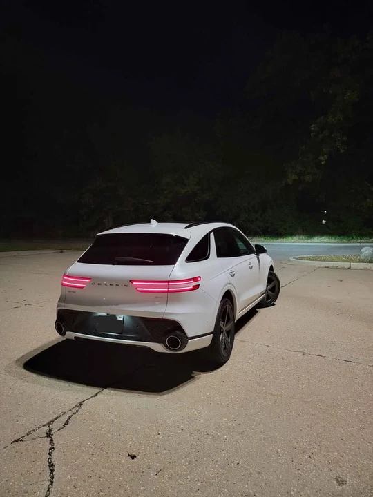 2023 Genesis GV70 - Image 3 of 10