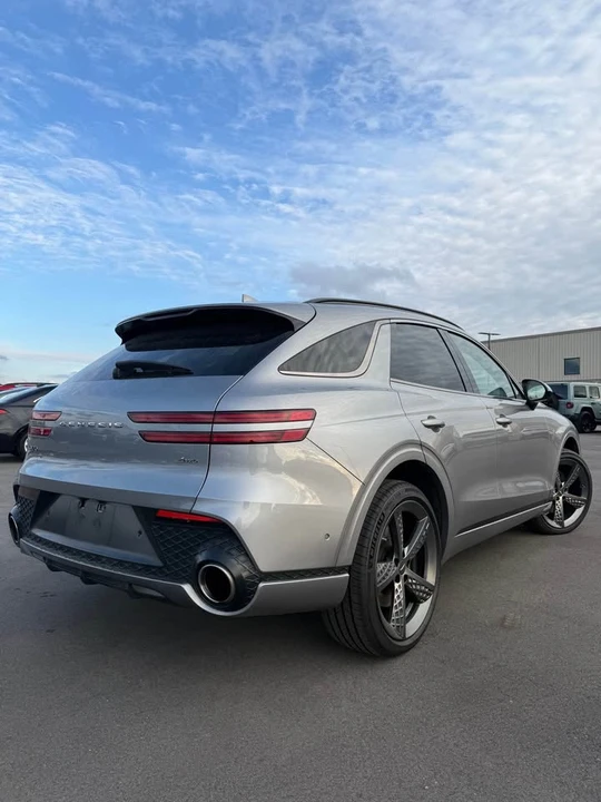 2023 Genesis GV70 - Image 3 of 10