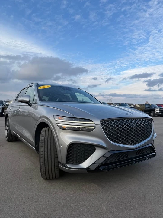 2023 Genesis GV70 - Image 2 of 10