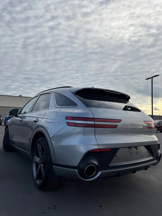 2023 Genesis GV70 - Image 4 of 10