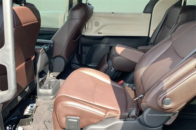 2023 Genesis - Image 6 of 11