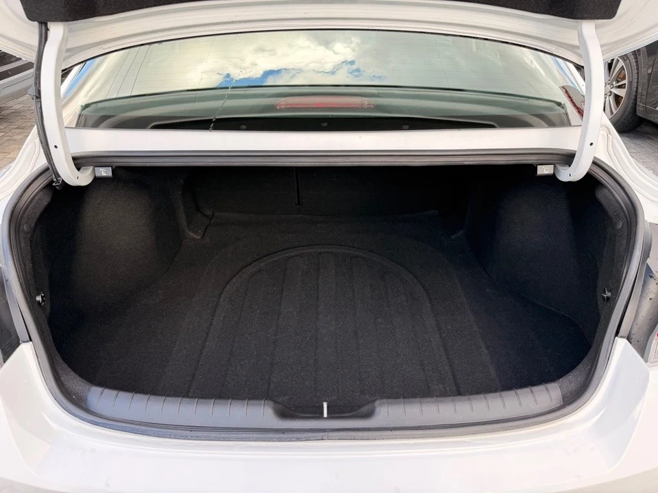2023 Hyundai Elantra - Image 9 of 21