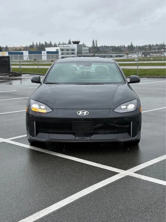 2023 Hyundai Ioniq 6 - Image 8 of 17