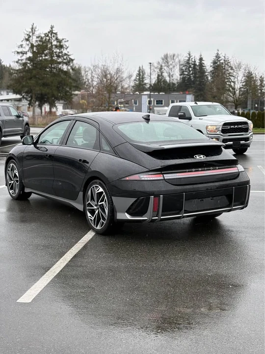 2023 Hyundai Ioniq 6 - Image 5 of 17