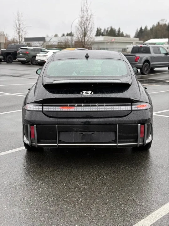 2023 Hyundai Ioniq 6 - Image 4 of 17