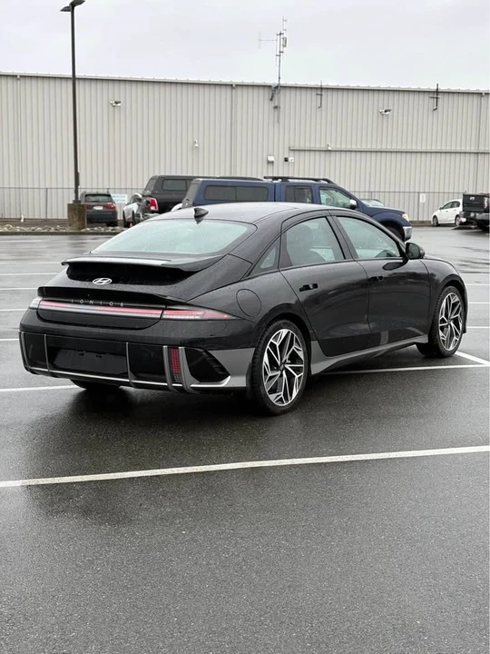 2023 Hyundai Ioniq 6 - Image 3 of 17