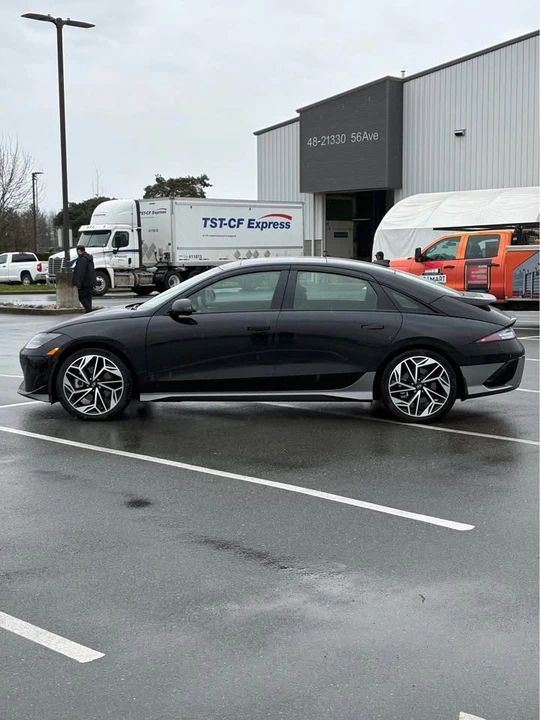 2023 Hyundai Ioniq 6 - Image 6 of 17
