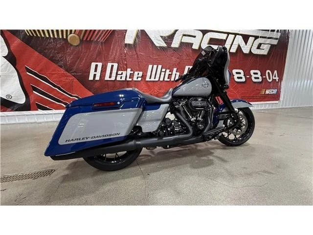 2023 Harley-Davidson Touring Milwaukee-Eight - Image 2 of 15