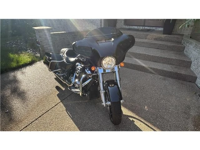 2023 Harley-Davidson Touring Milwaukee-Eight - Image 2 of 21
